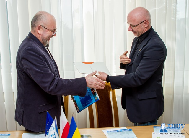 Обмін примірниками угод